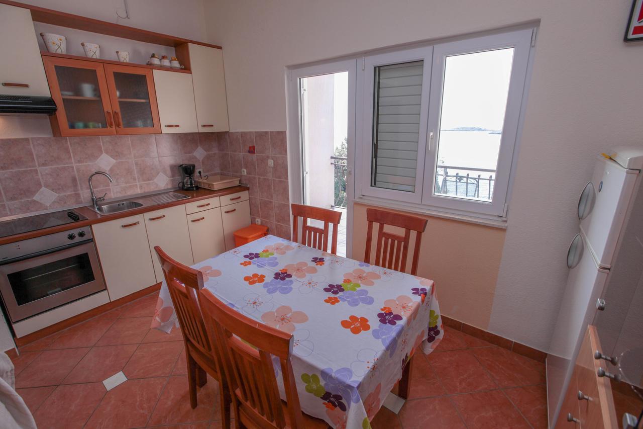 Apartments Mama Рогозниця Екстер'єр фото