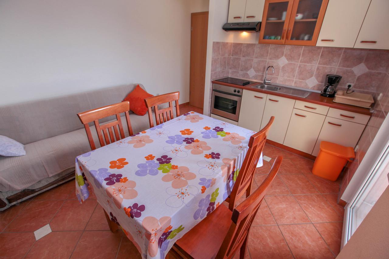 Apartments Mama Рогозниця Екстер'єр фото