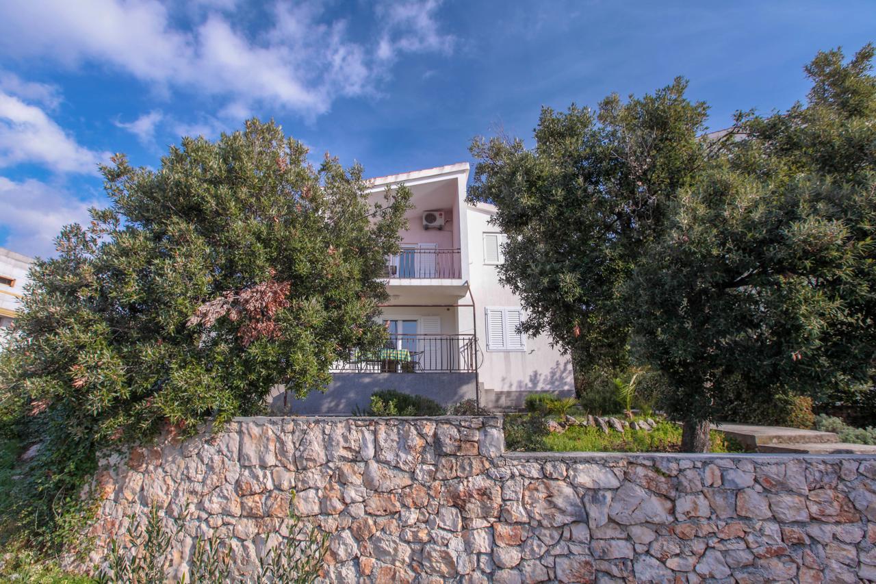 Apartments Mama Рогозниця Екстер'єр фото