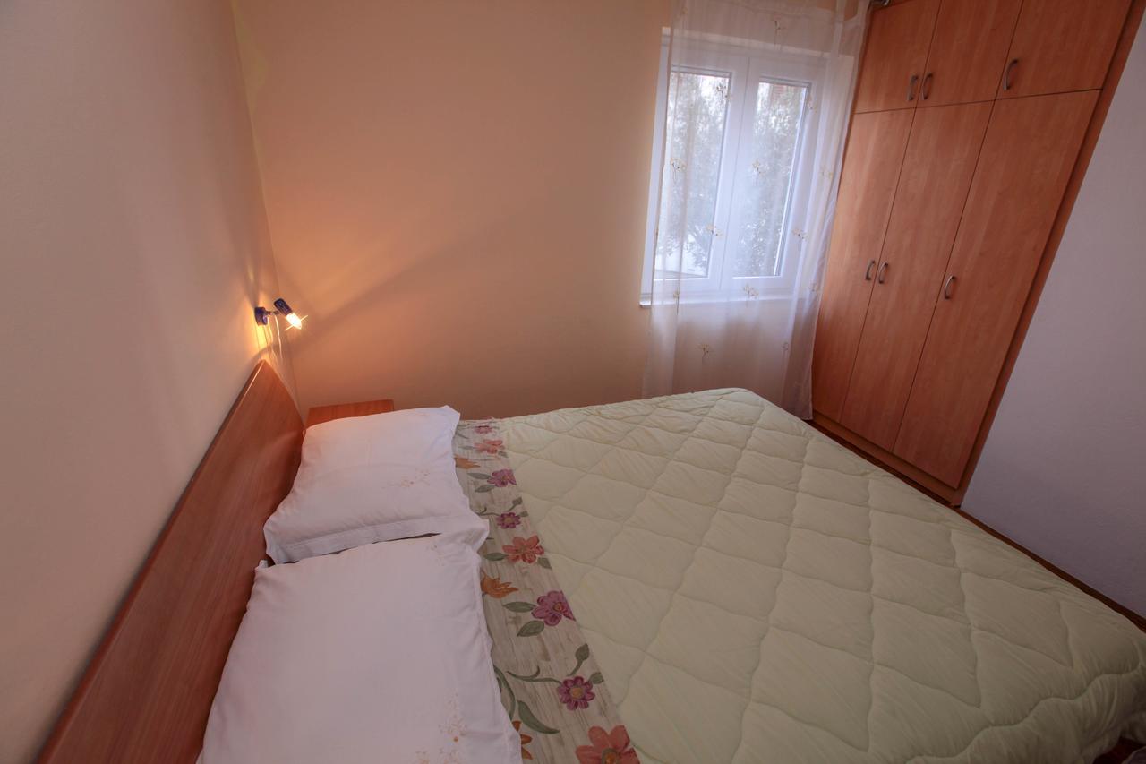 Apartments Mama Рогозниця Екстер'єр фото