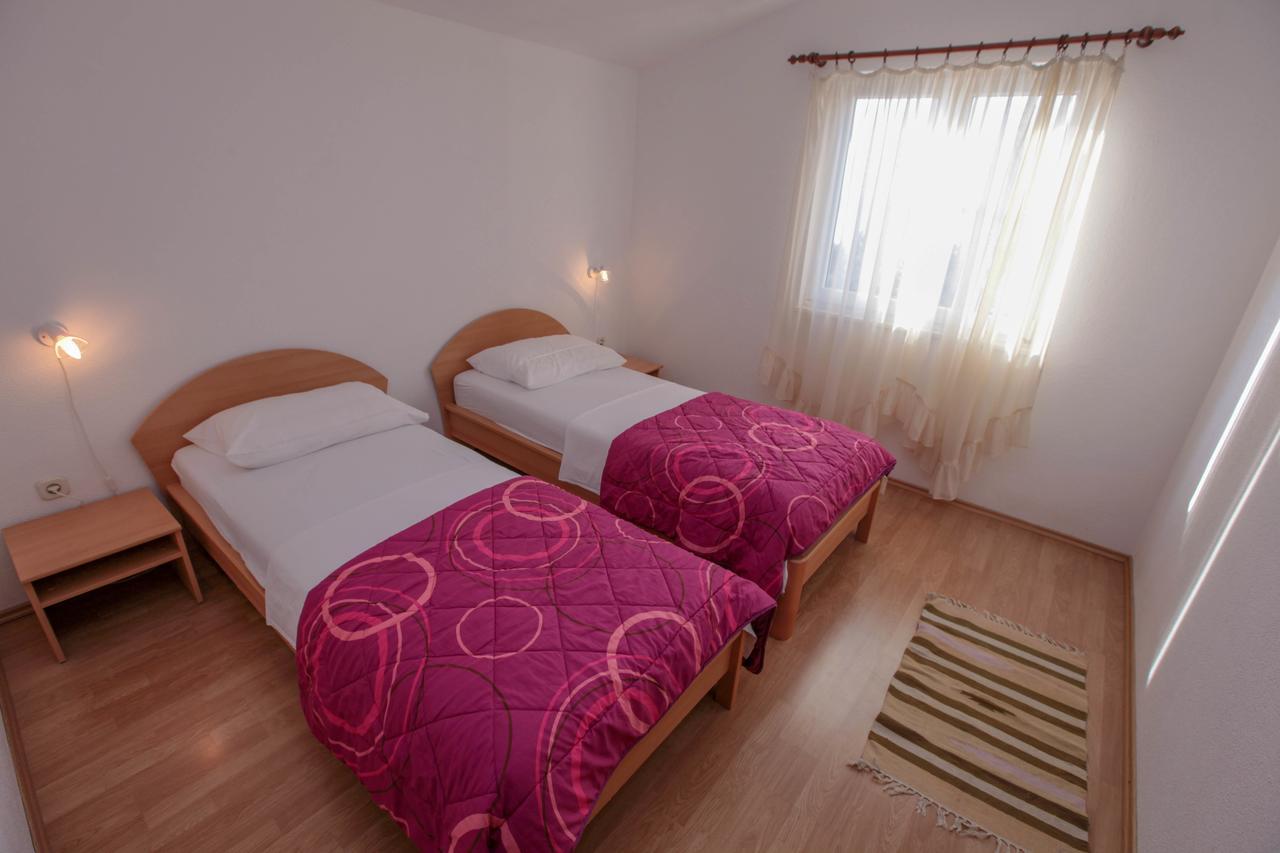 Apartments Mama Рогозниця Екстер'єр фото